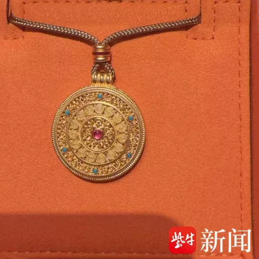 女子化妆包遗落上海某酒店 找到后发现就少金项链