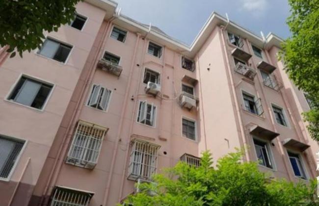 老母过世 上海男子“闭关修行” 邻居崩溃了