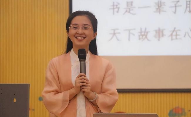“最美校长”:凭美貌走上巅峰 一夜之间翻车 “最美校长”:凭美貌走上巅峰 一夜之间翻车