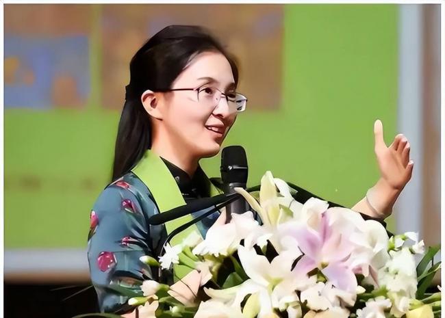 “最美校长”:凭美貌走上巅峰 一夜之间翻车 “最美校长”:凭美貌走上巅峰 一夜之间翻车