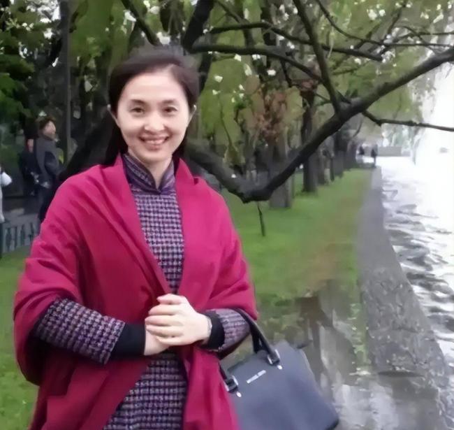 “最美校长”:凭美貌走上巅峰 一夜之间翻车 “最美校长”:凭美貌走上巅峰 一夜之间翻车