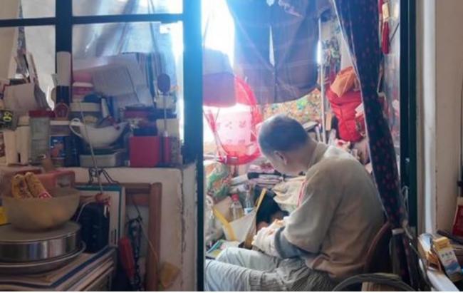 老母过世 上海男子“闭关修行” 邻居崩溃了