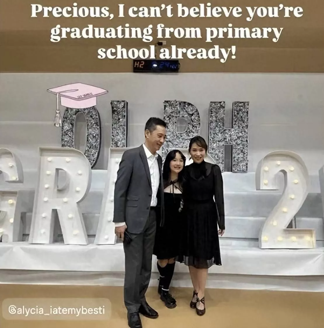 香港知名女星富豪老公罕见露面,13岁女儿复制妈妈美貌