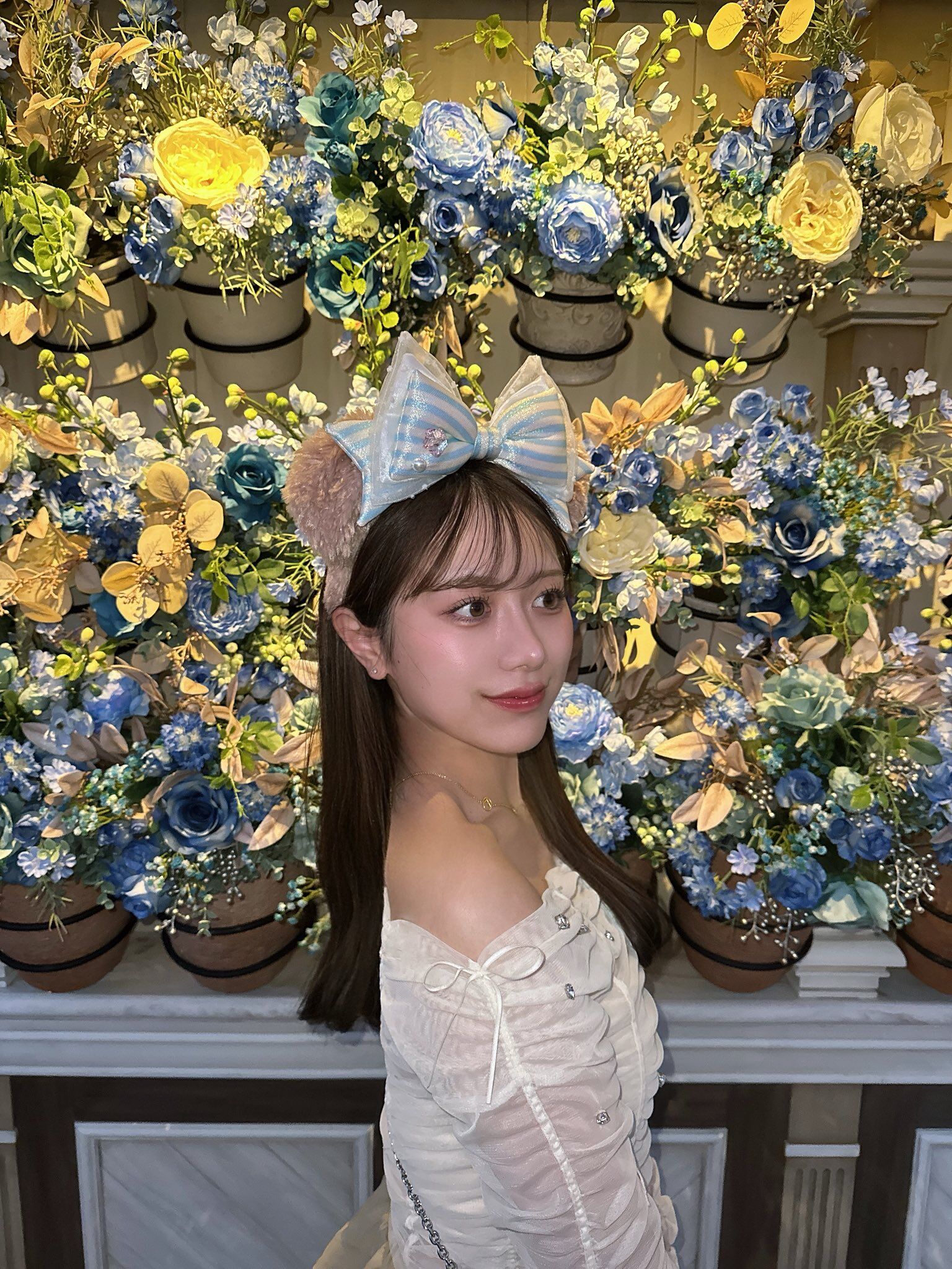 ▲▼樱花妹自拍双手消失 「诡异错视照」狂吸900万观看。 （图/翻摄自X/@6u6diary）