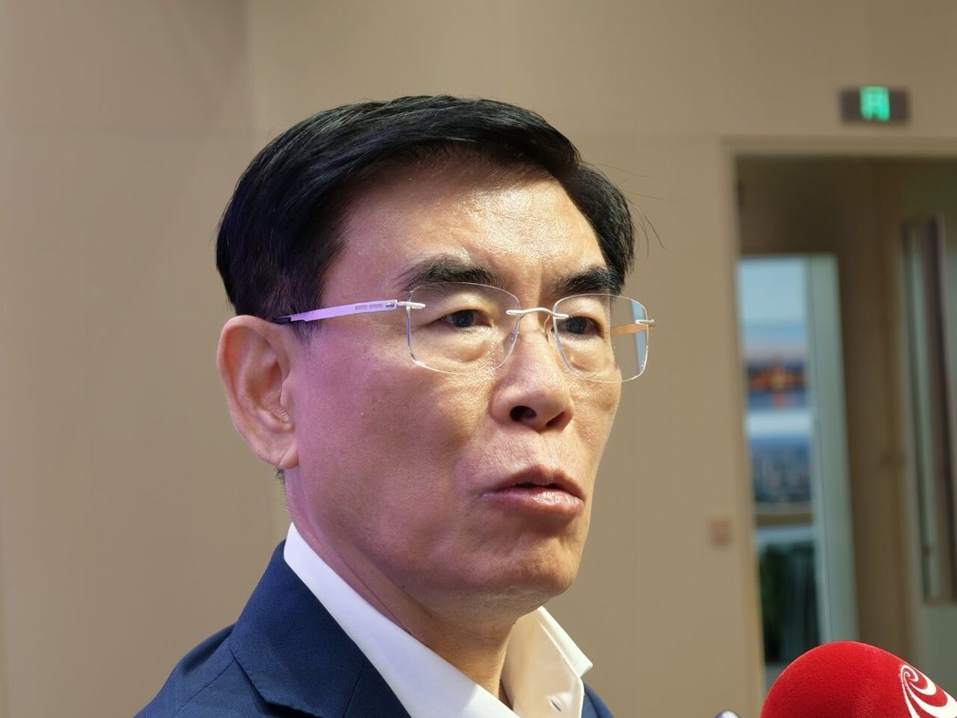 中国半导体行业协会副理事长、东方算芯董事长魏少军。记者林宸谊/摄影 中国半导体行业协会副理事长、东方算芯董事长魏少军。记者林宸谊/摄影