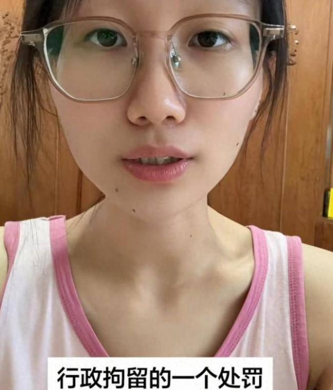 骂完同胞后,对着老外笑:北京导游事件后续来了 骂完同胞后,对着老外笑:北京导游事件后续来了