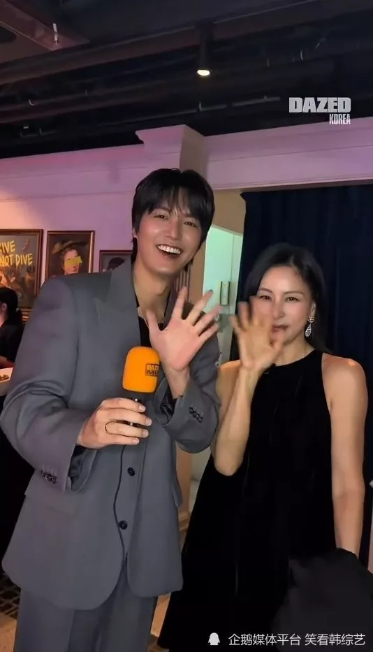 高小英与李敏镐同框致意，张东健藏蓝西装尽显自在气息