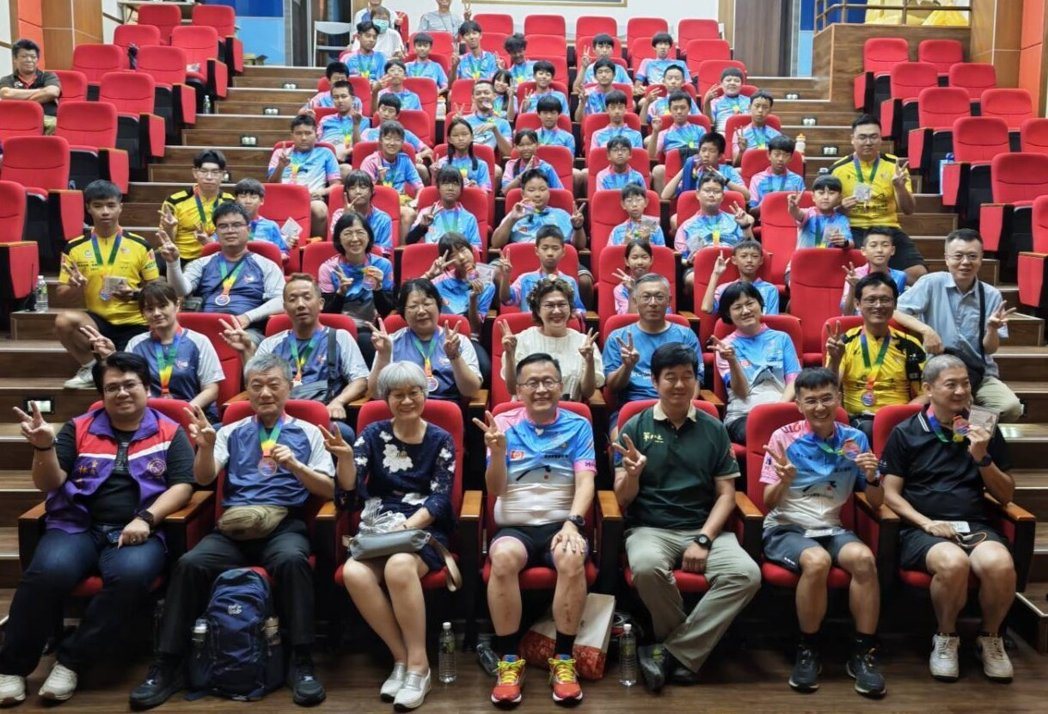 台湾单车天使圆梦公益之旅为偏乡学童圆环岛单车梦。图/台湾单车天使协会提供 台湾单车天使圆梦公益之旅为偏乡学童圆环岛单车梦。图/台湾单车天使协会提供