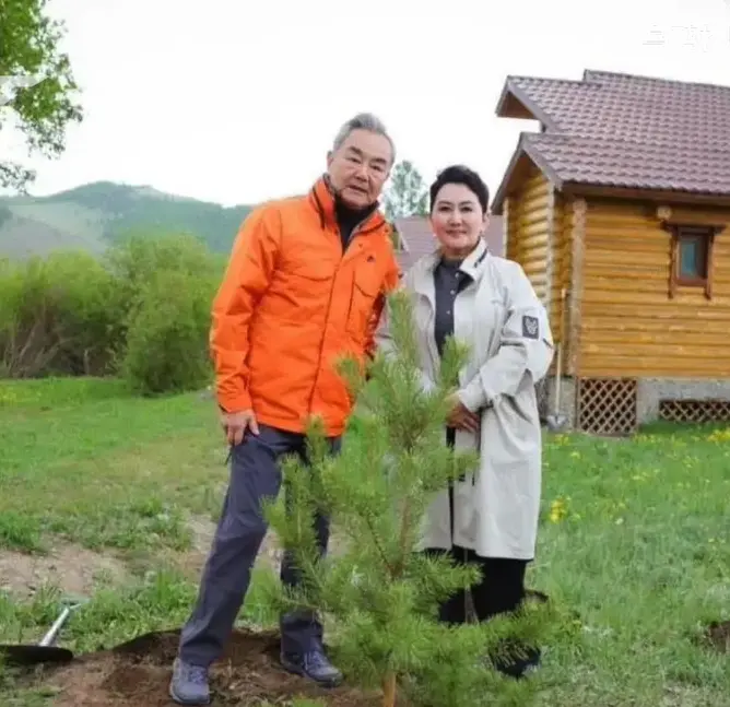 外蒙古牛羊多吃一口草,华北人民就多吃一口沙?