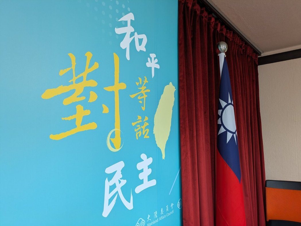 对于基层员警反弹政府恐吓，陆委会18日批评，以「自己没遇到就是造谣」的言论，看起...