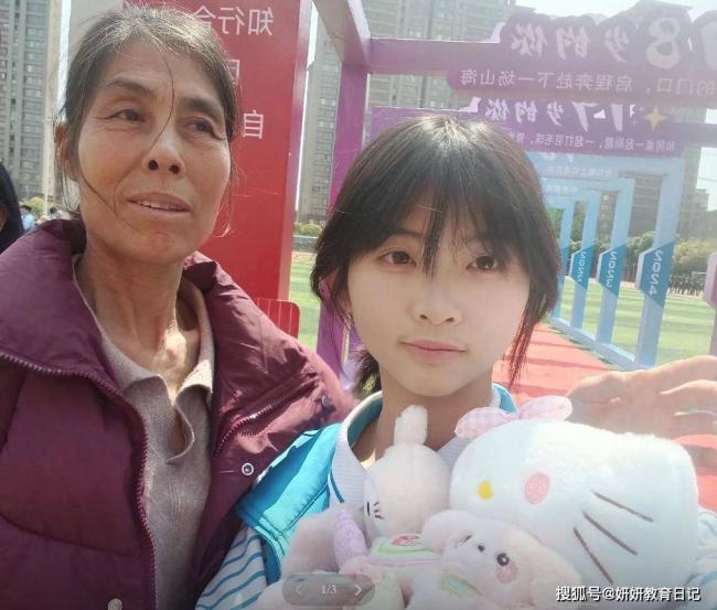 “别碰体育生”,一张高中母女合照令人心酸 “别碰体育生”,一张高中母女合照令人心酸