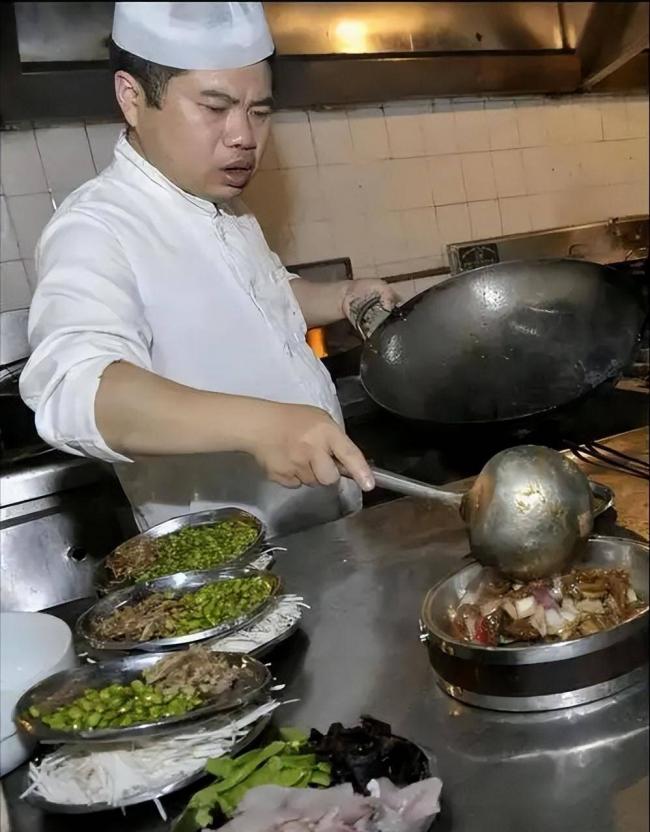 月薪上万没人来?中国三大行业陷入“用工荒” 月薪上万没人来?中国三大行业陷入“用工荒”