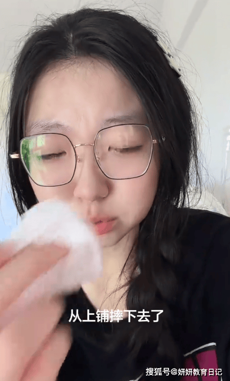 女生去211上学第一天就后悔，晒出宿舍照片