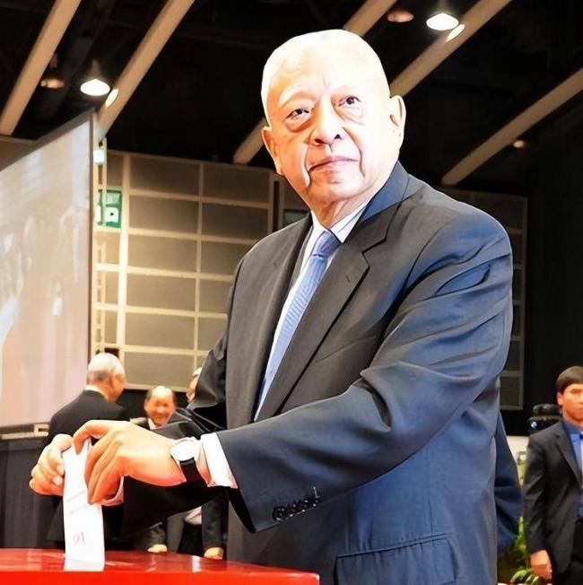 相爱相伴多年的妻子 是董建华最大的牵挂