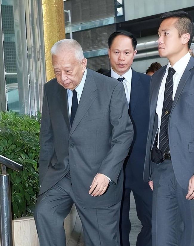相爱相伴多年的妻子 是董建华最大的牵挂